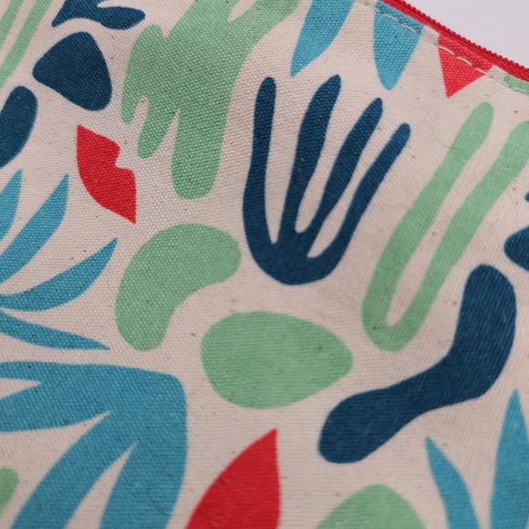 5/$25 Lips Charm Makeup Bag Canvas Ipsy Force of Nature - Picture 5 of 5